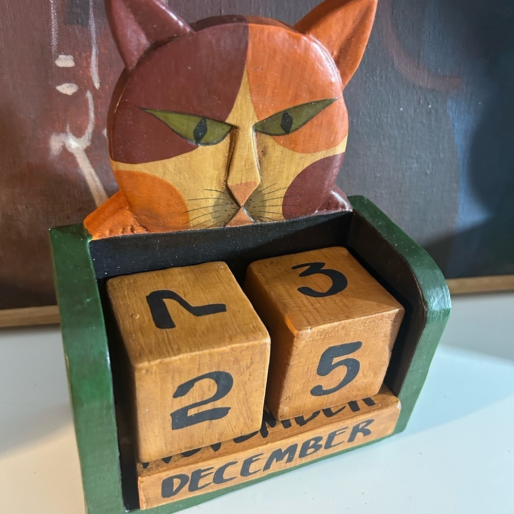 Wooden Cat Calendar with Blocks Made in Indonesia - Picture 4 of 13